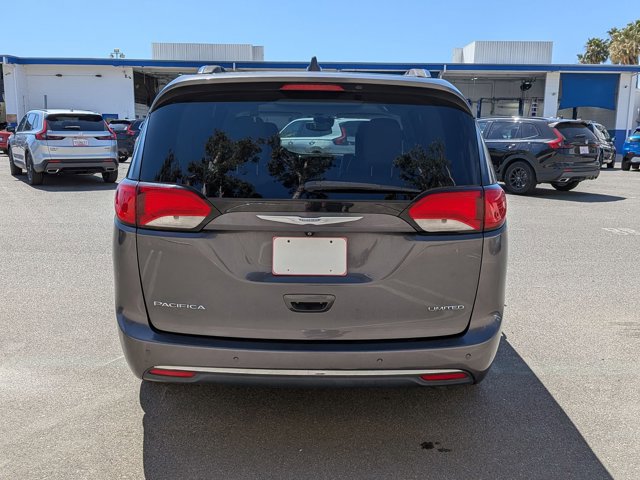 Used 2017 Chrysler Pacifica Limited FWD image 7