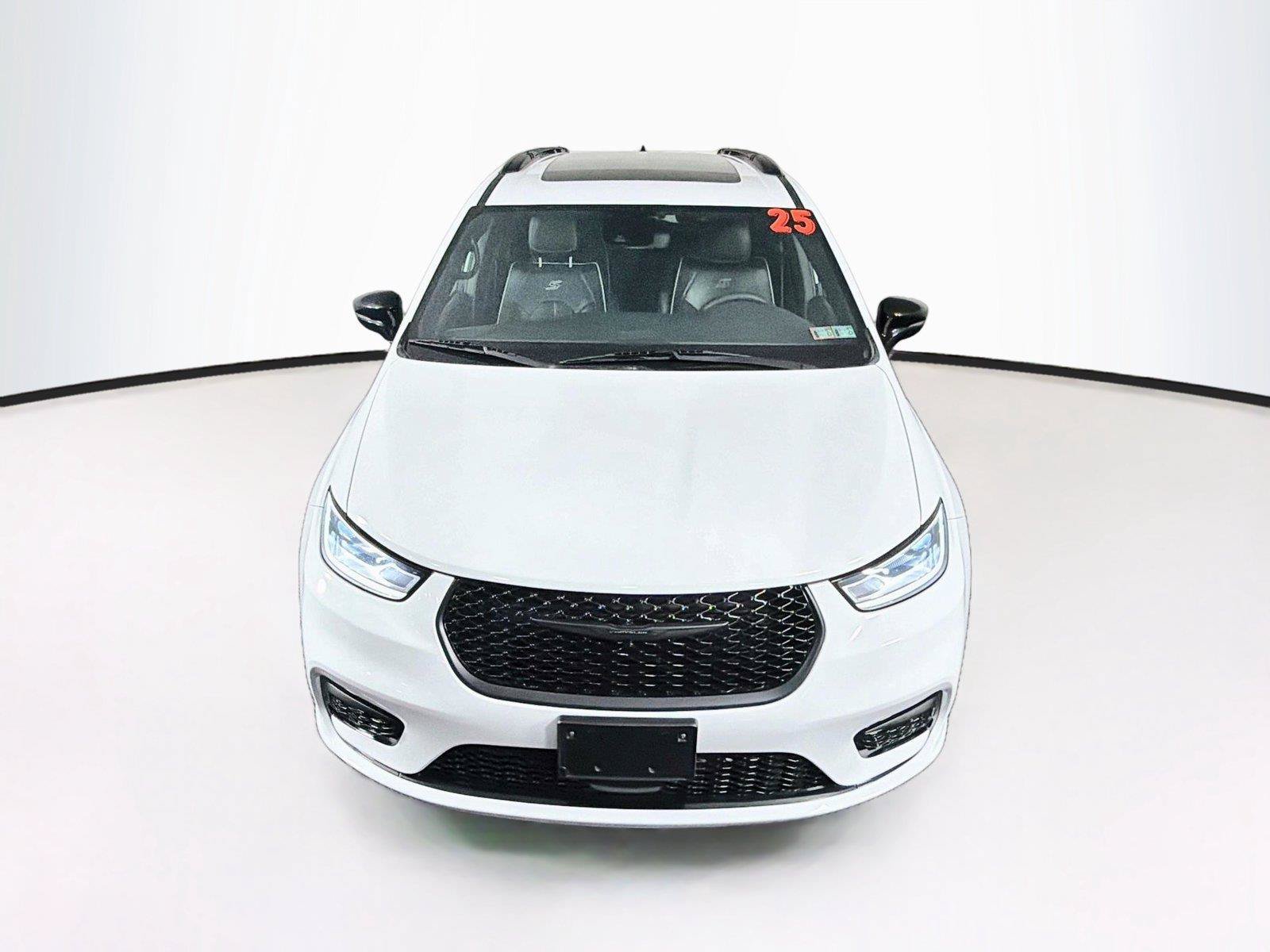 Used 2025 Chrysler Pacifica Limited FWD image 13