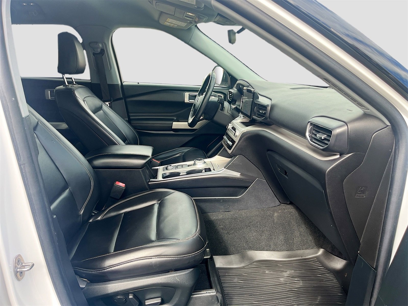 Used 2021 Ford Explorer XLT w/ Equipment Group 202A image 30