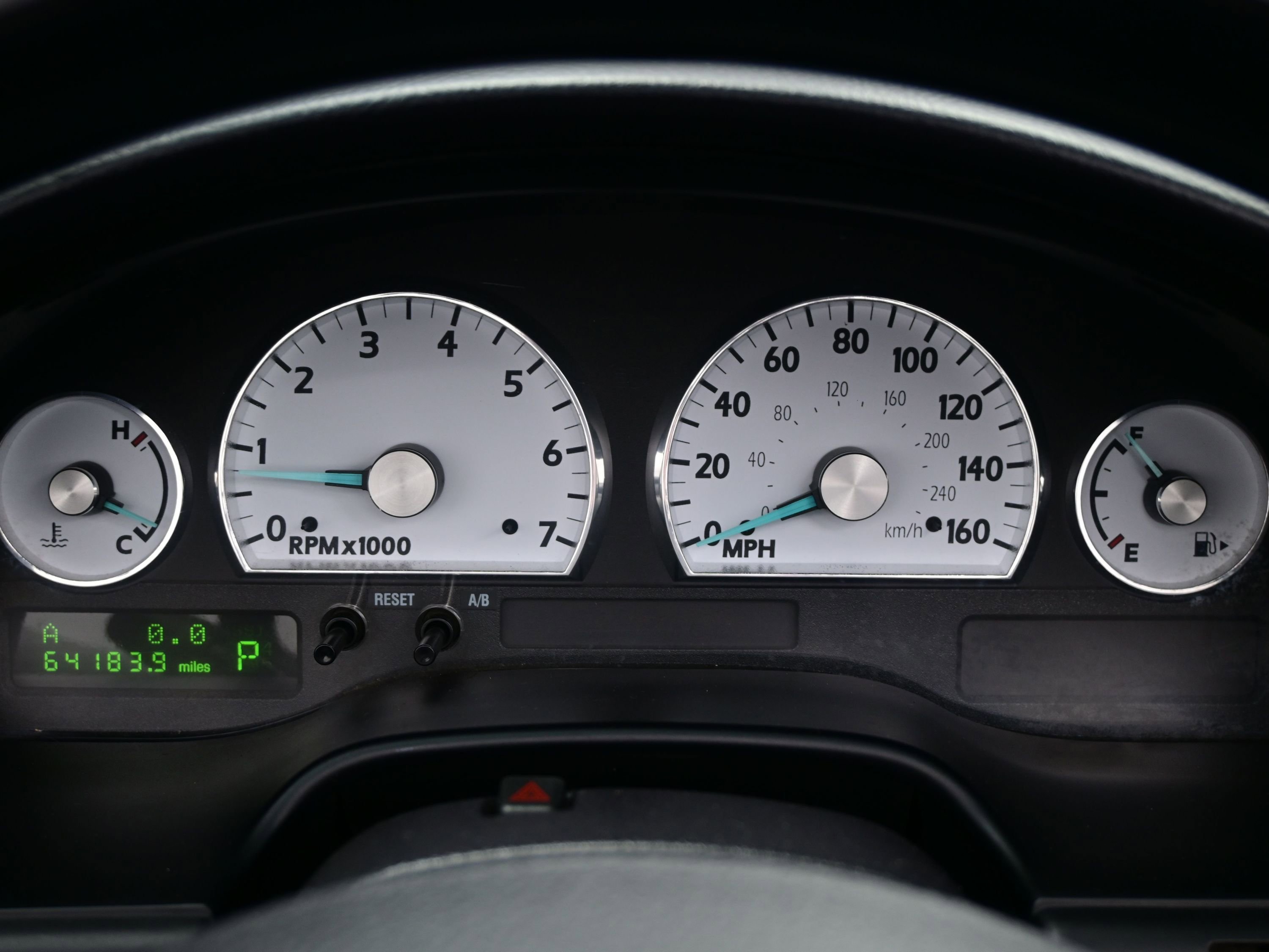 Used 2004 Ford Thunderbird image 21