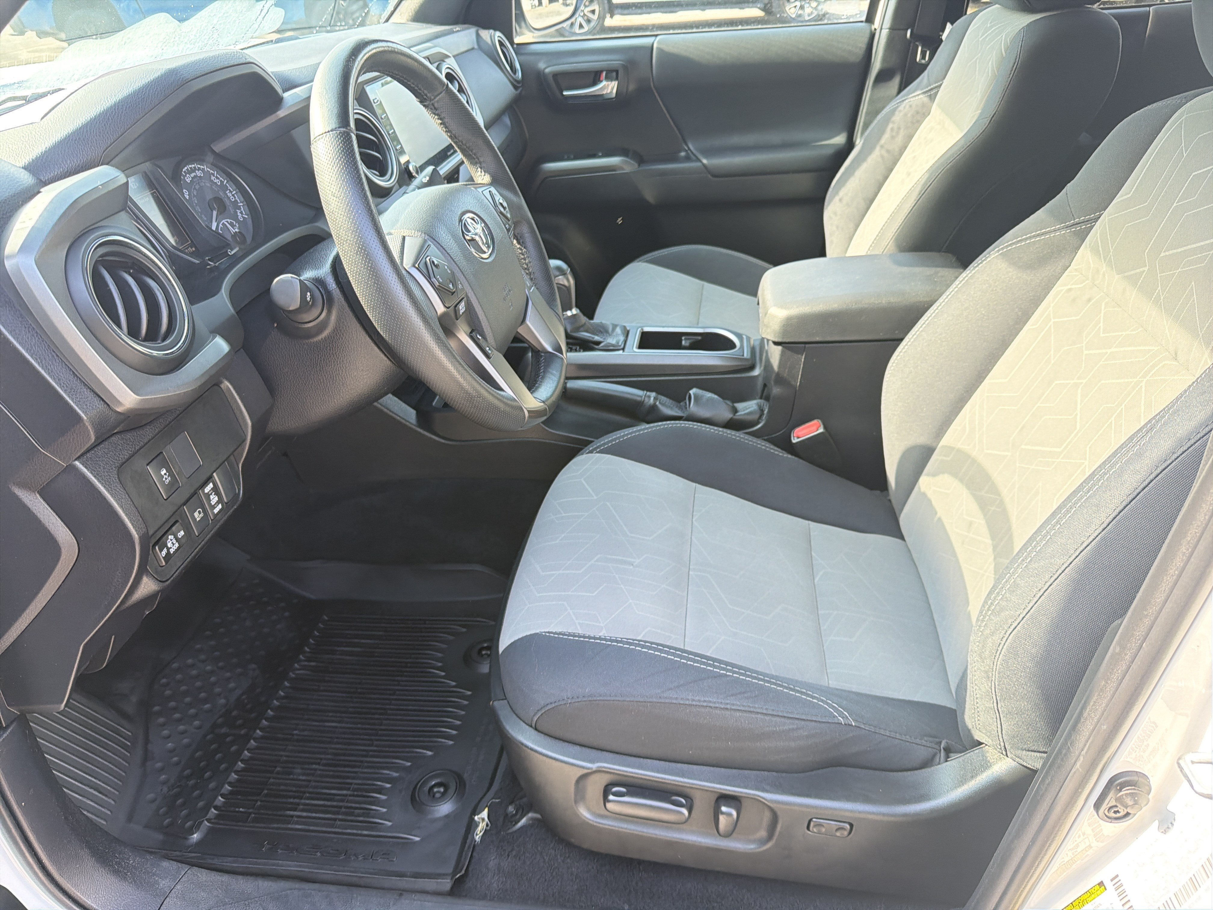 Used 2023 Toyota Tacoma TRD Off-Road w/ Black Out Package (TMS) AWD/4WD image 10