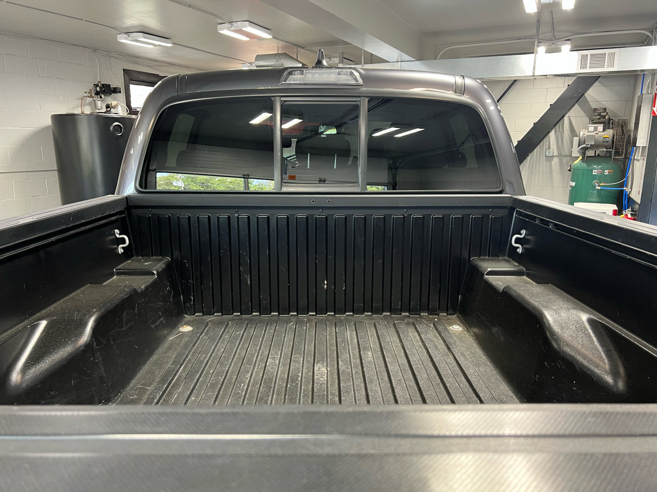 Used 2020 Toyota Tacoma SR image 10