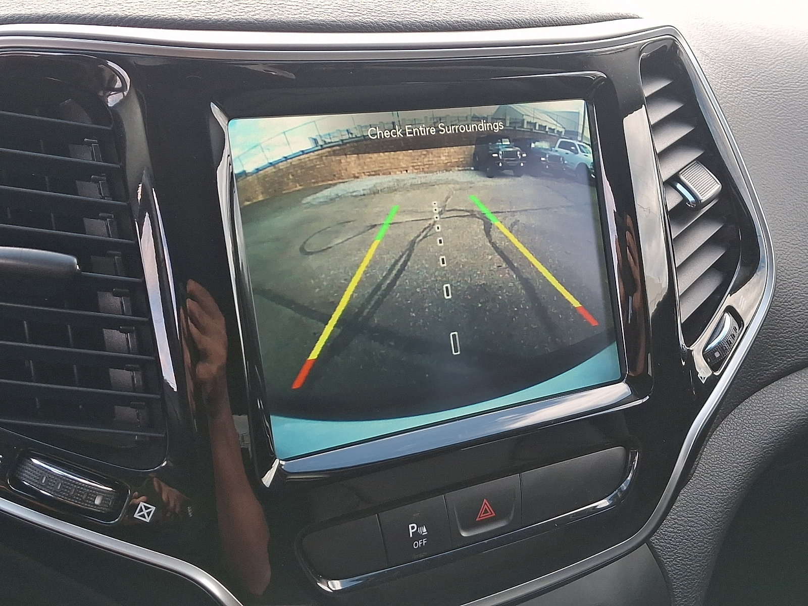 Used 2019 Jeep Cherokee Limited AWD/4WD image 17