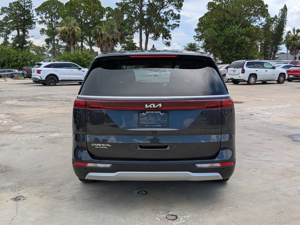 Certified 2024 Kia Carnival LX FWD image 7