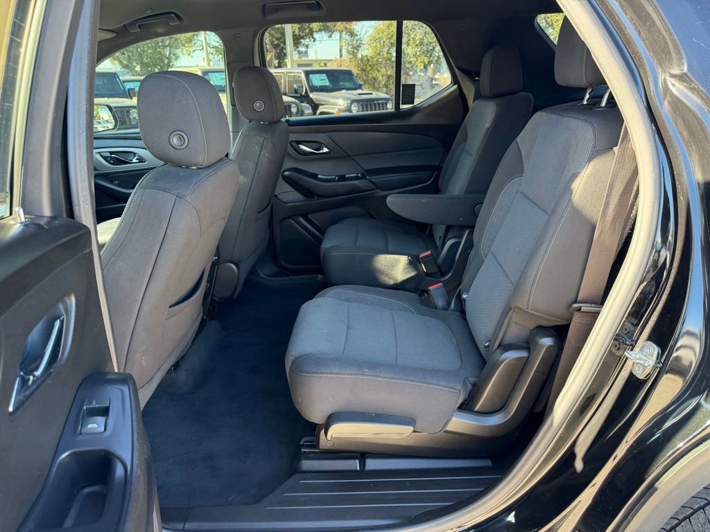 Used 2022 Chevrolet Traverse LT image 28