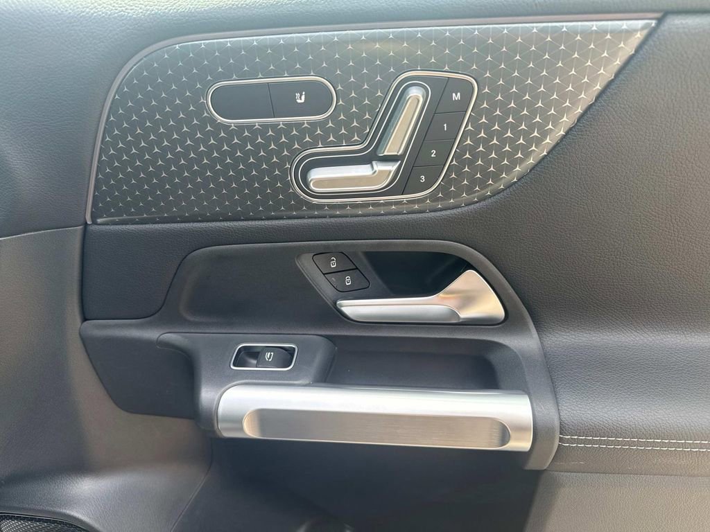 Used 2024 Mercedes-Benz GLB 250 GLB 250 image 14