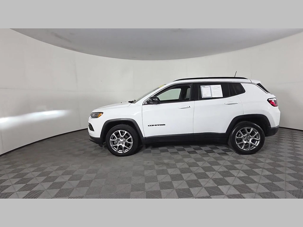 Used 2022 Jeep Compass Latitude AWD/4WD image 40