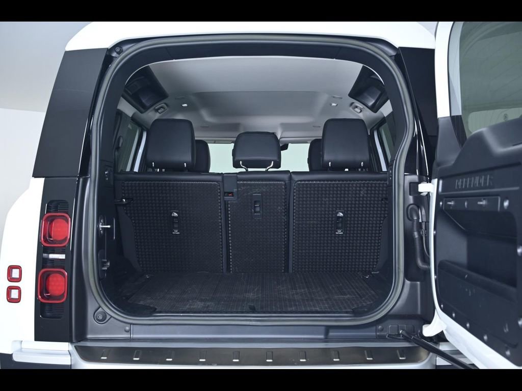 Used 2023 Land Rover Defender 110 S image 25