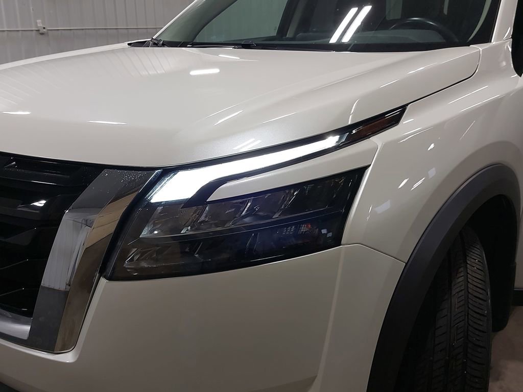 Used 2023 Nissan Pathfinder SV image 32