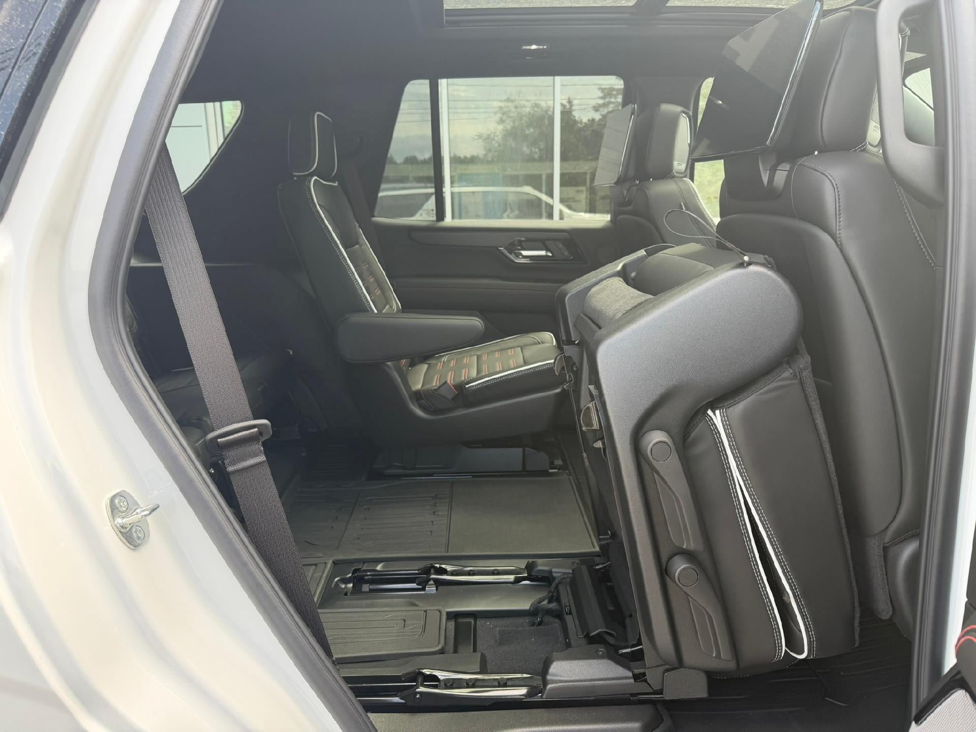 New 2026 GMC Yukon AT4 Ultimate w/ LPO, Floor Liner Package AWD/4WD image 46