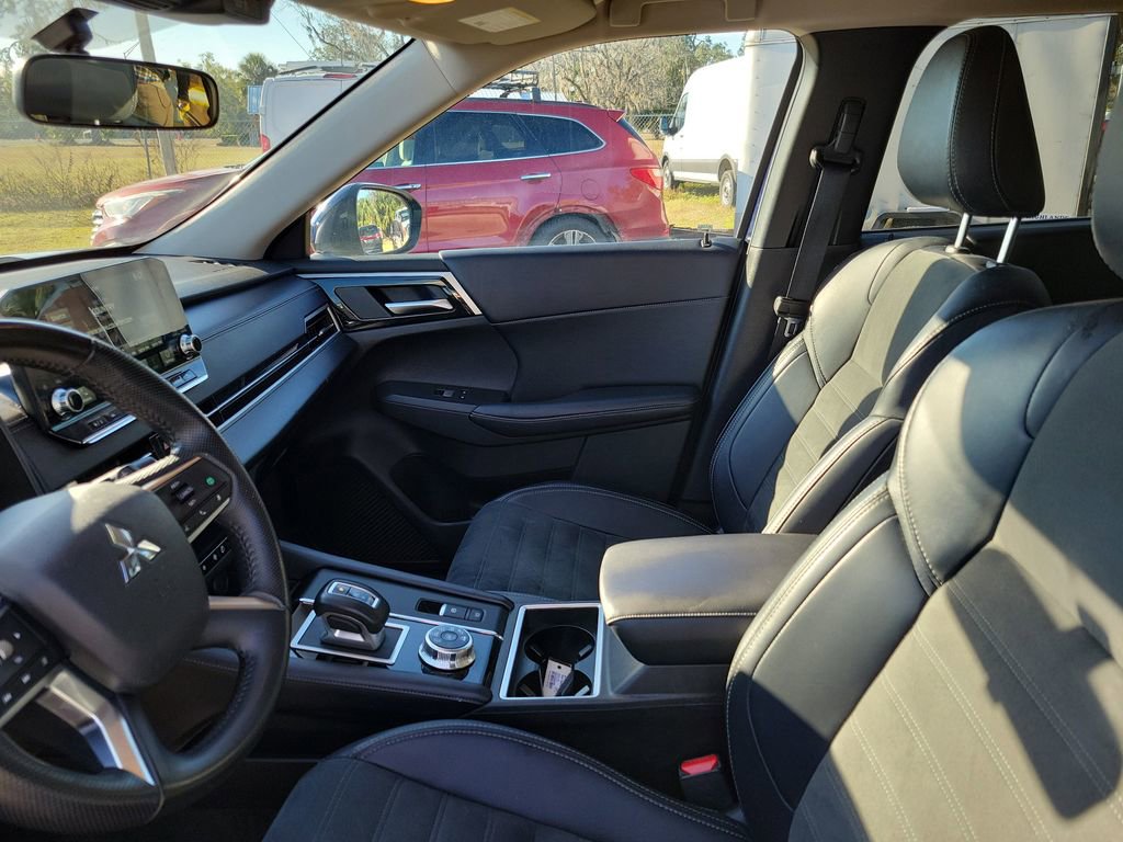 Used 2024 Mitsubishi Outlander SE image 15