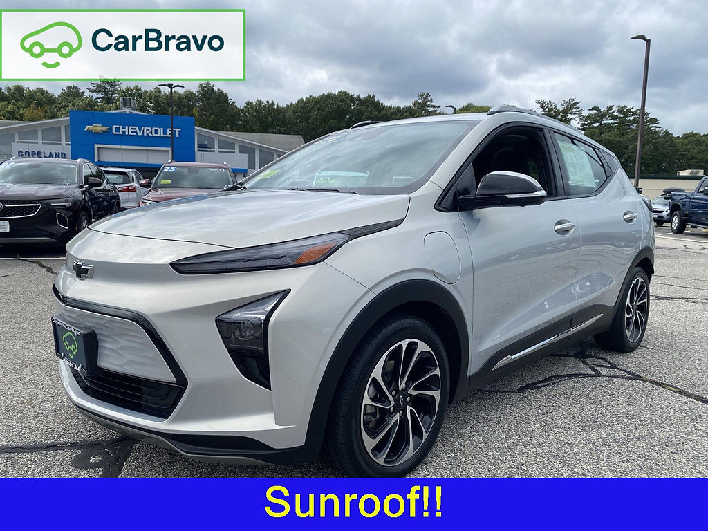 Certified 2023 Chevrolet Bolt EUV Premier w/ Sun & Sound Package FWD image 2