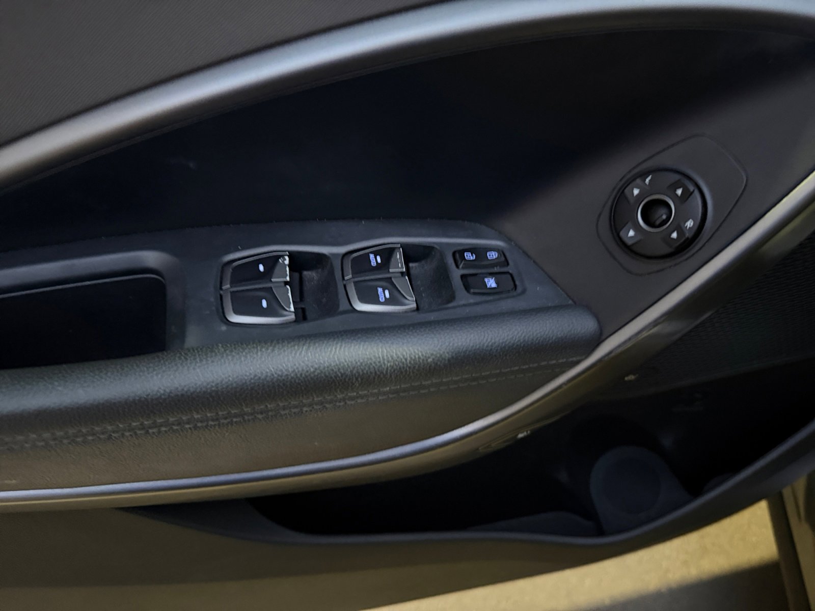 Used 2018 Hyundai Santa Fe Sport FWD image 17