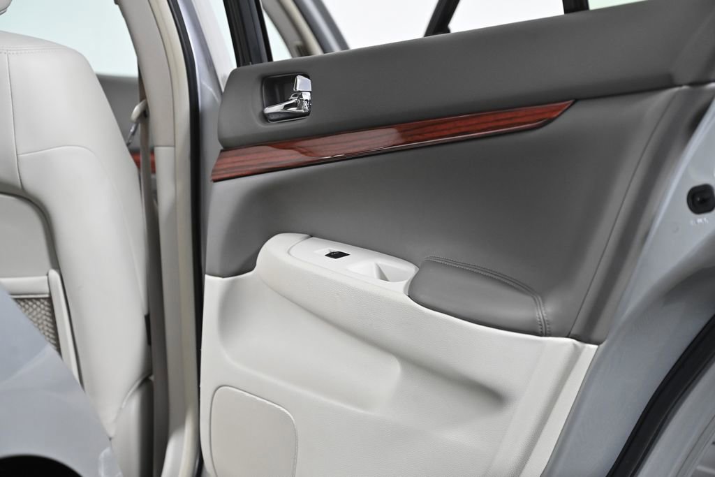 Used 2012 INFINITI G37 Journey w/ Premium Pkg image 29