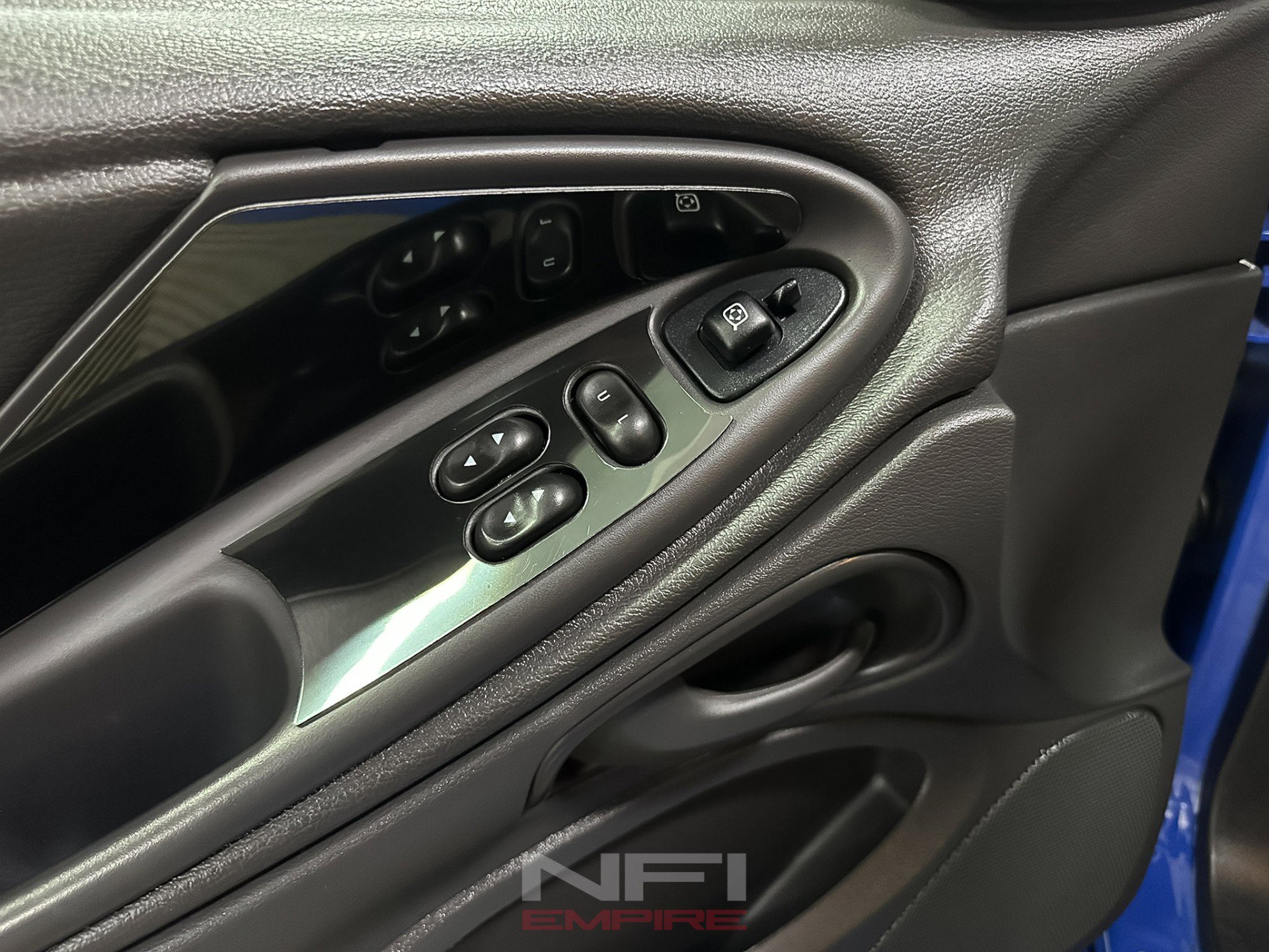 Used 2004 Ford Mustang Mach 1 RWD image 35