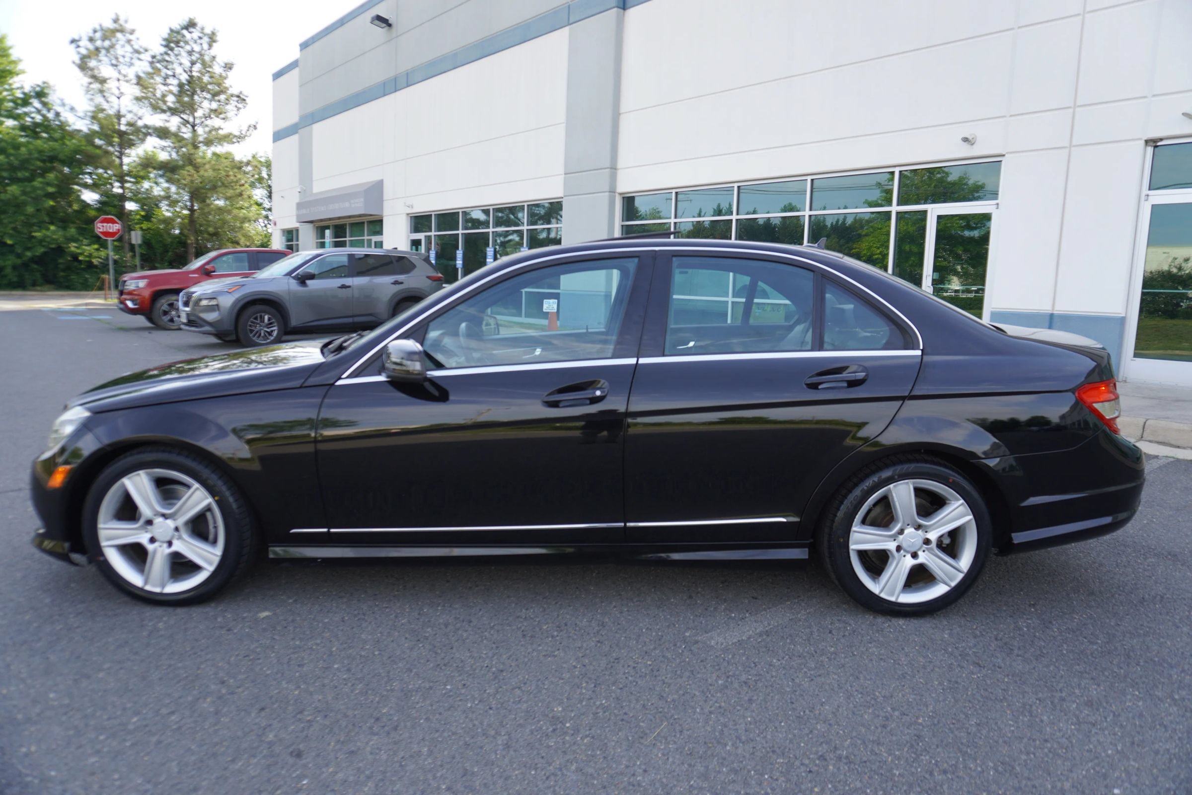 Used 2011 Mercedes-Benz C 300 Sedan image 4