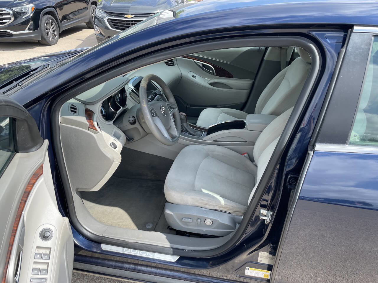 Used 2010 Buick LaCrosse CX FWD image 10