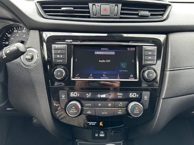 Used 2020 Nissan Rogue SV AWD/4WD image 16
