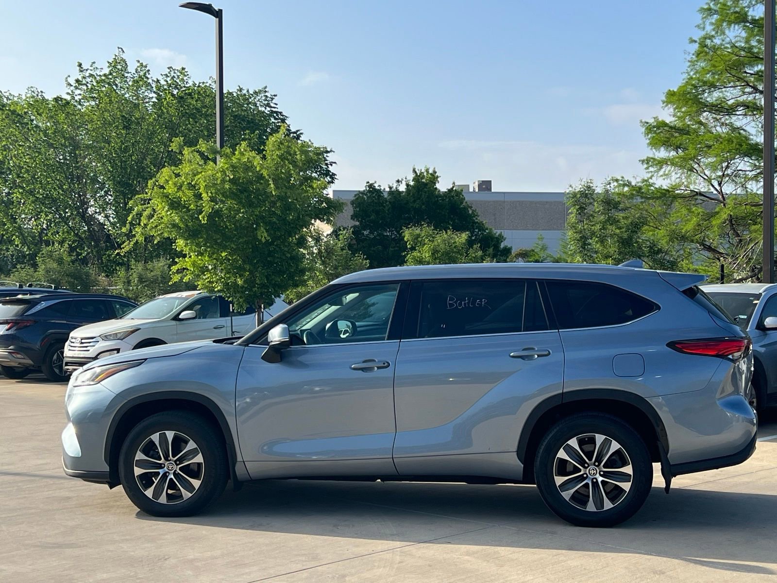 Used 2021 Toyota Highlander XLE image 6