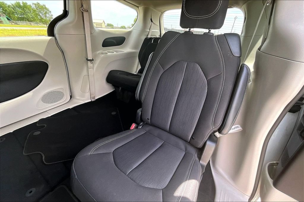 Used 2023 Chrysler Voyager LX FWD image 24
