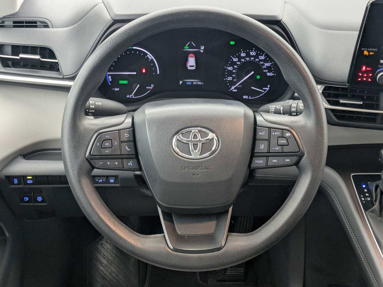 Used 2024 Toyota Sienna LE w/ LE Plus Package FWD image 23