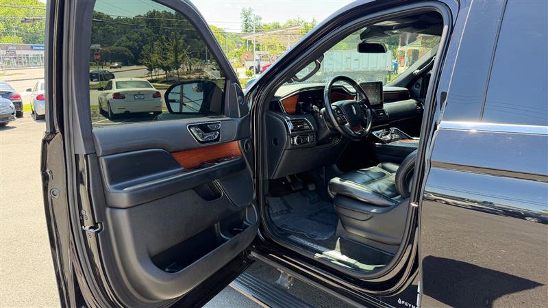 Used 2020 Lincoln Navigator Reserve AWD/4WD image 19