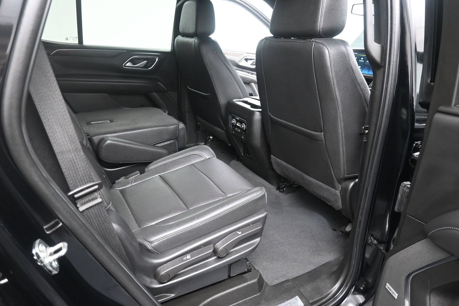 Used 2022 Chevrolet Tahoe LT w/ Luxury Package AWD/4WD image 43