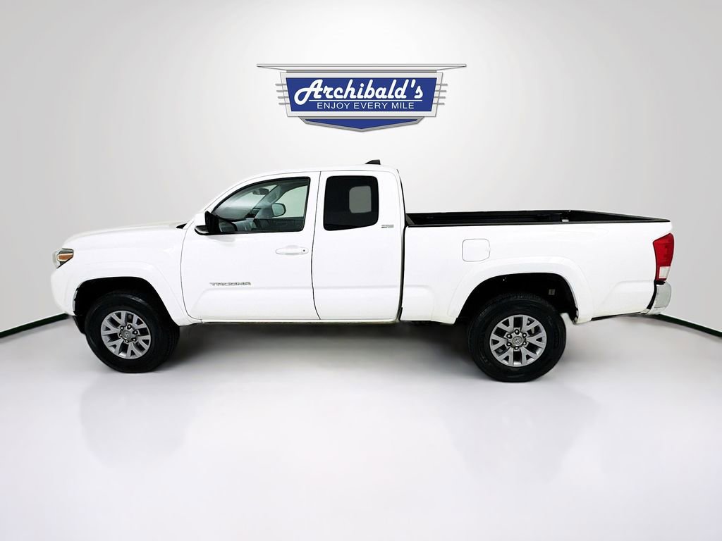 Used 2017 Toyota Tacoma SR5 w/ SR5 Appearance Package (SM) image 4