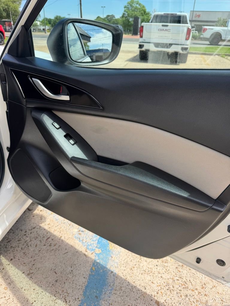 Used 2016 MAZDA MAZDA3 i Sport w/ Preferred Equipment Package image 19