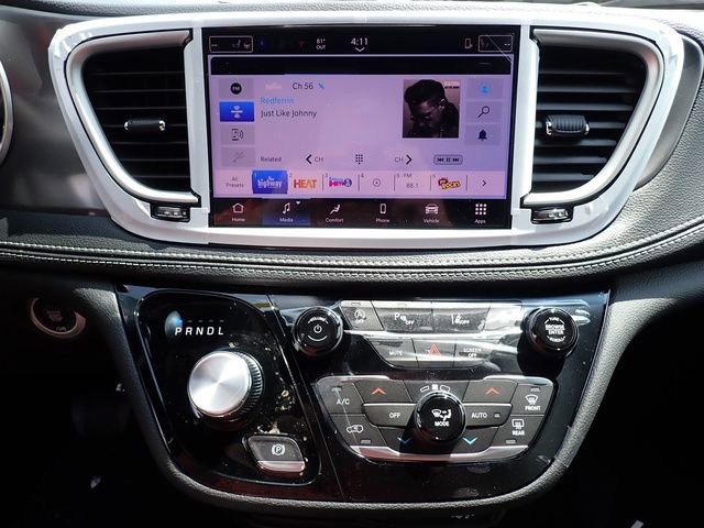 New 2025 Chrysler Pacifica Select FWD image 21