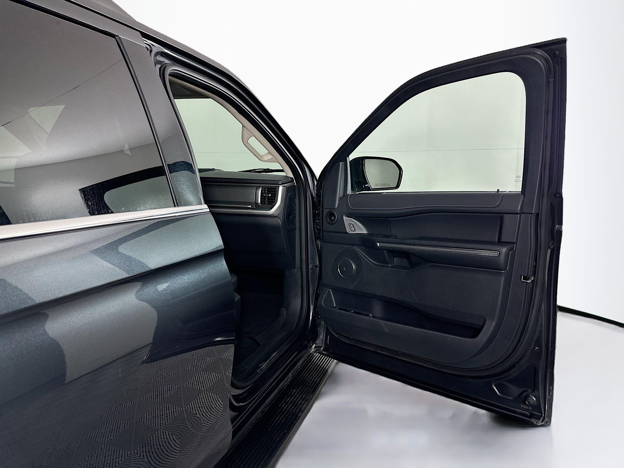 Used 2024 Ford Expedition Max XLT image 34