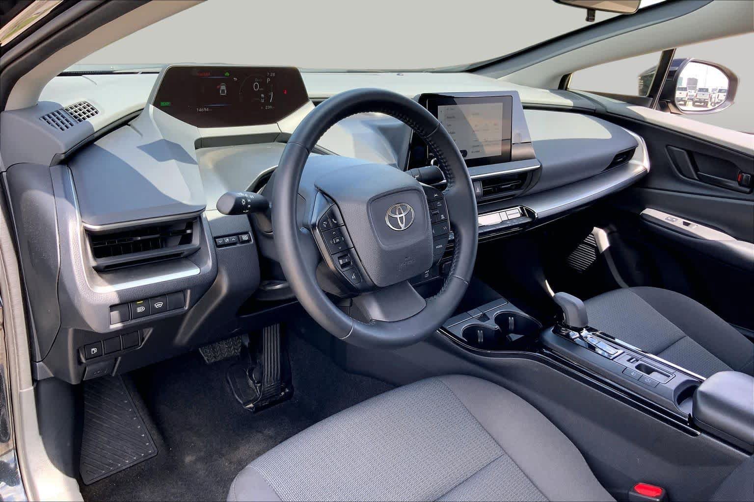 Used 2026 Toyota Prius LE FWD image 17