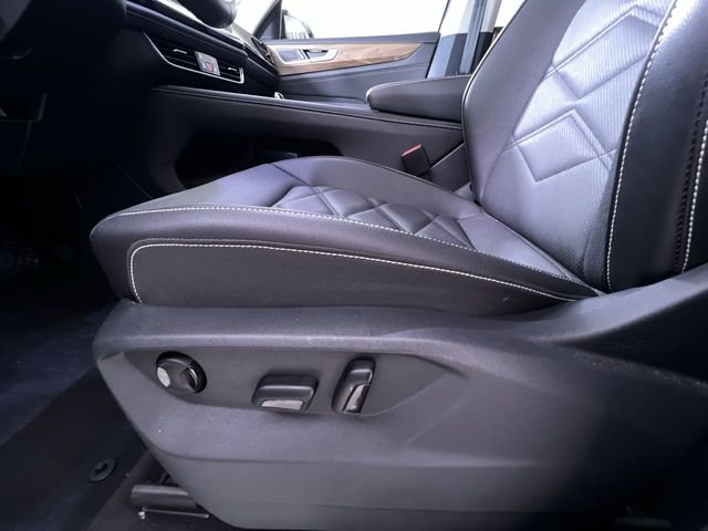 Used 2025 Volkswagen Atlas SE image 12