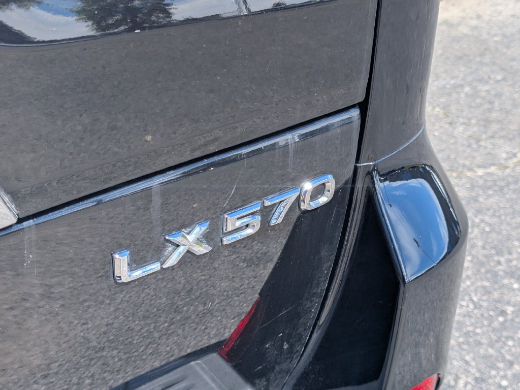Used 2021 Lexus LX 570 4WD w/ Luxury Package image 22