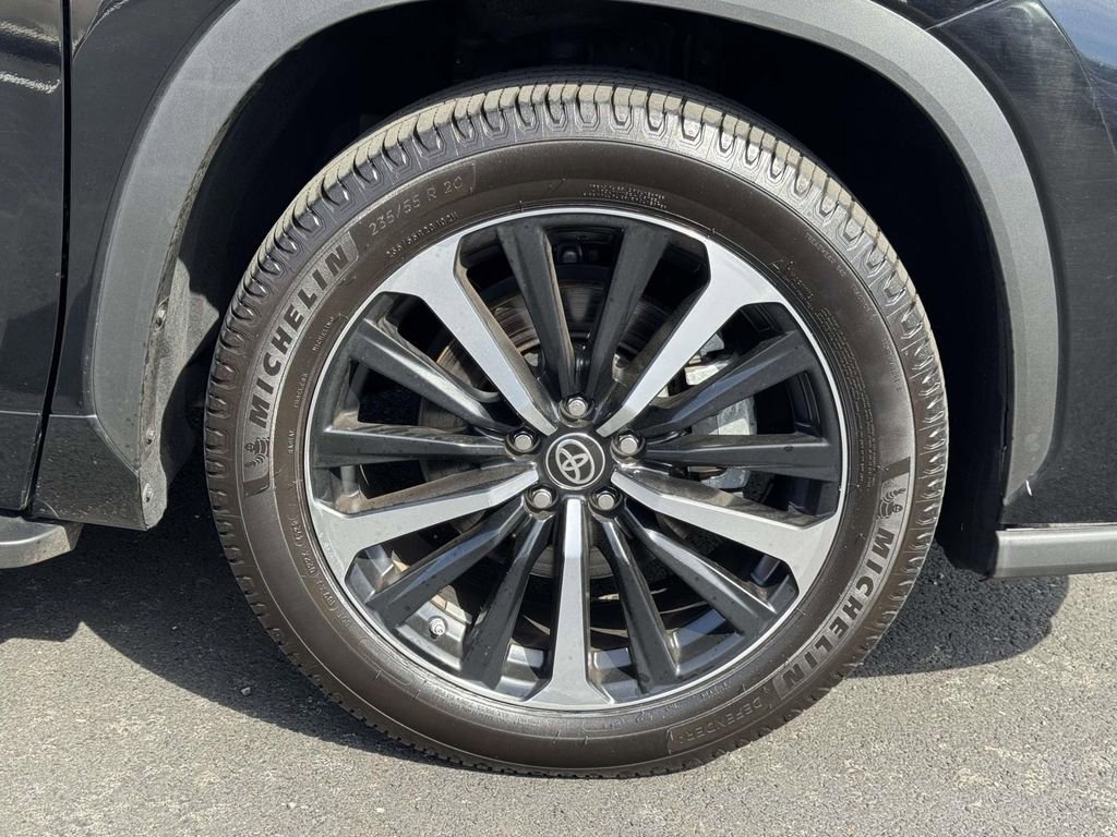 Used 2022 Toyota Highlander L image 27