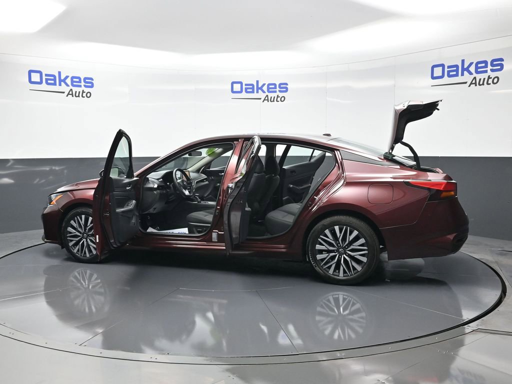 Used 2025 Nissan Altima 2.5 SV image 53