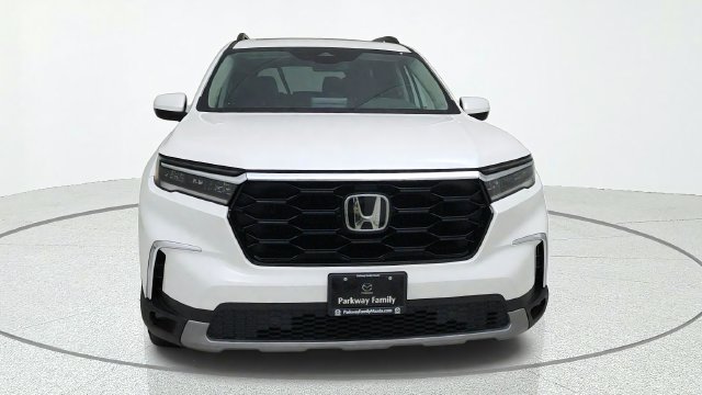 Used 2025 Honda Pilot Touring image 8