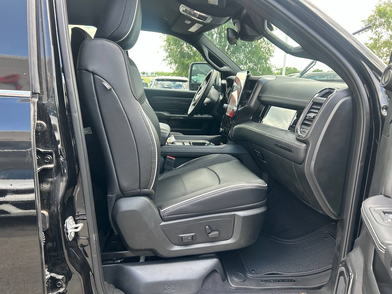 Used 2025 RAM 2500 Limited RWD image 15