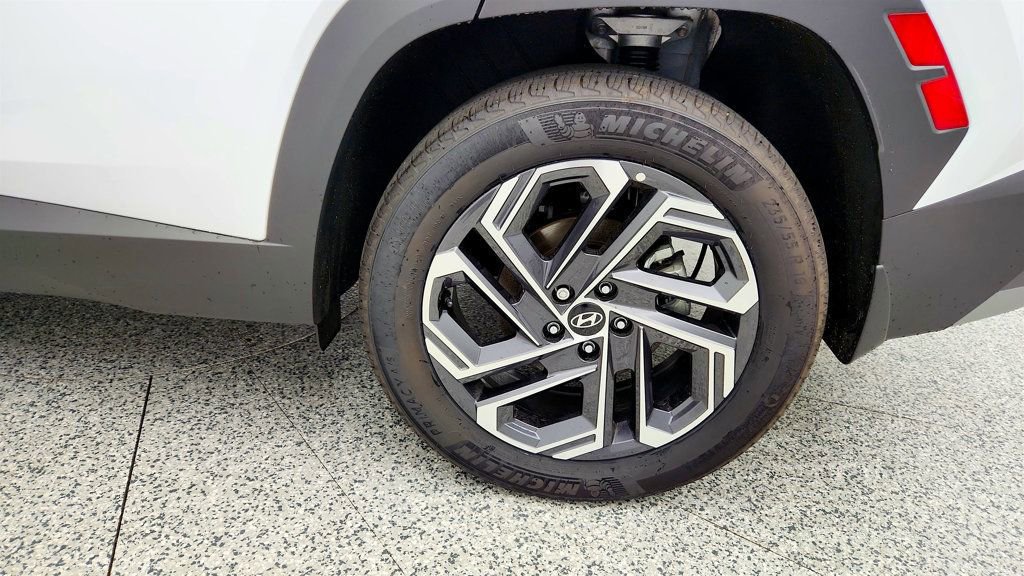 Used 2025 Hyundai Tucson Limited AWD/4WD image 9