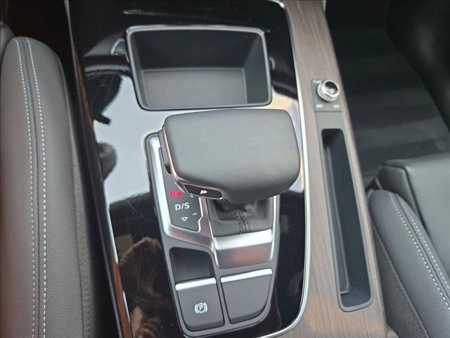 Used 2023 Audi Q5 2.0T Premium w/ Convenience Package AWD/4WD image 11