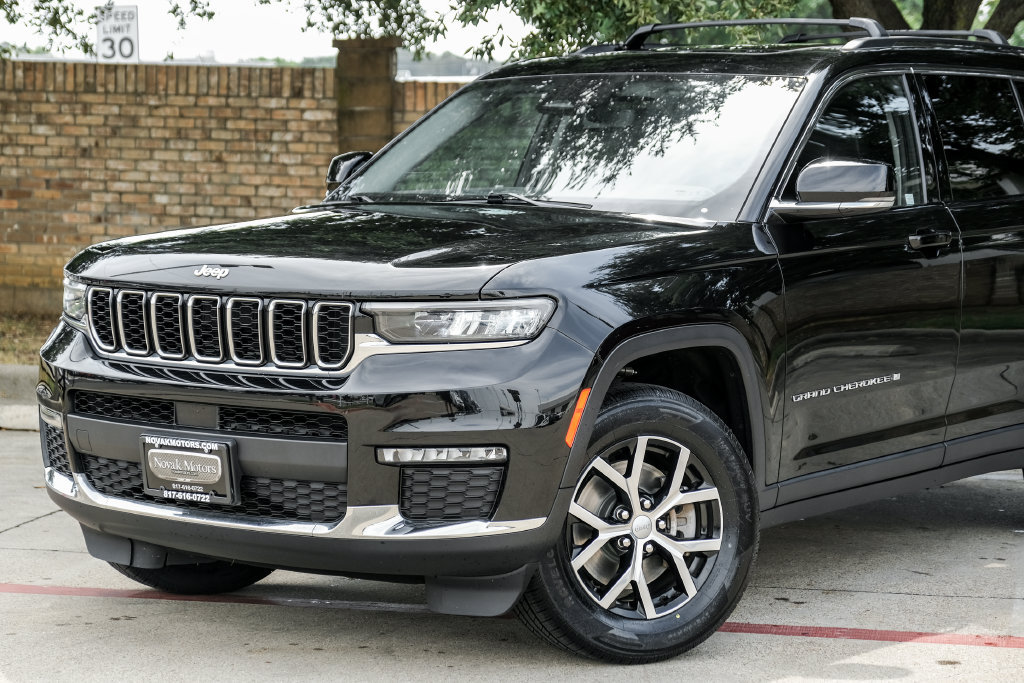 Used 2023 Jeep Grand Cherokee L Limited AWD/4WD image 13