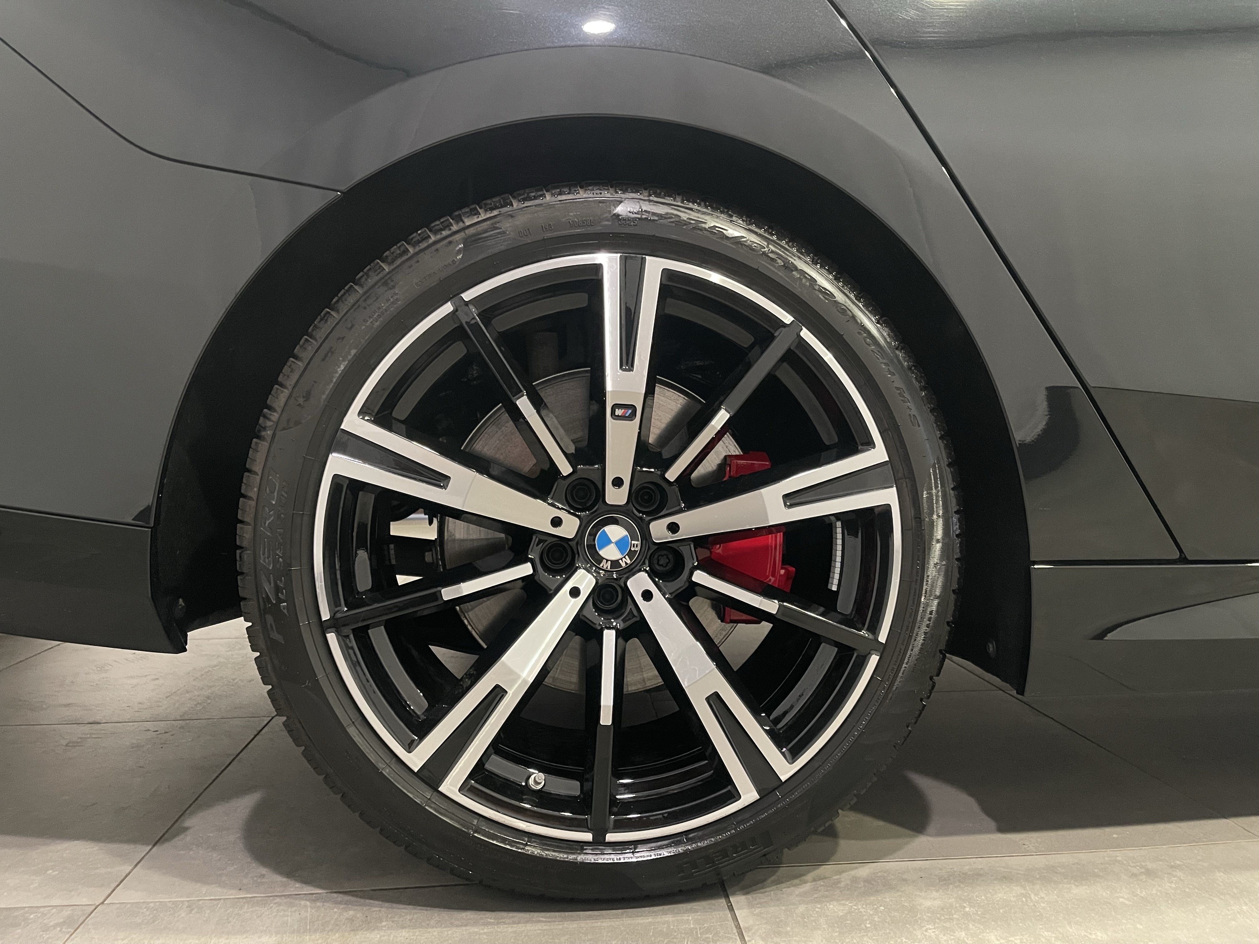 Used 2026 BMW 530i xDrive w/ M Sport Package AWD/4WD image 9