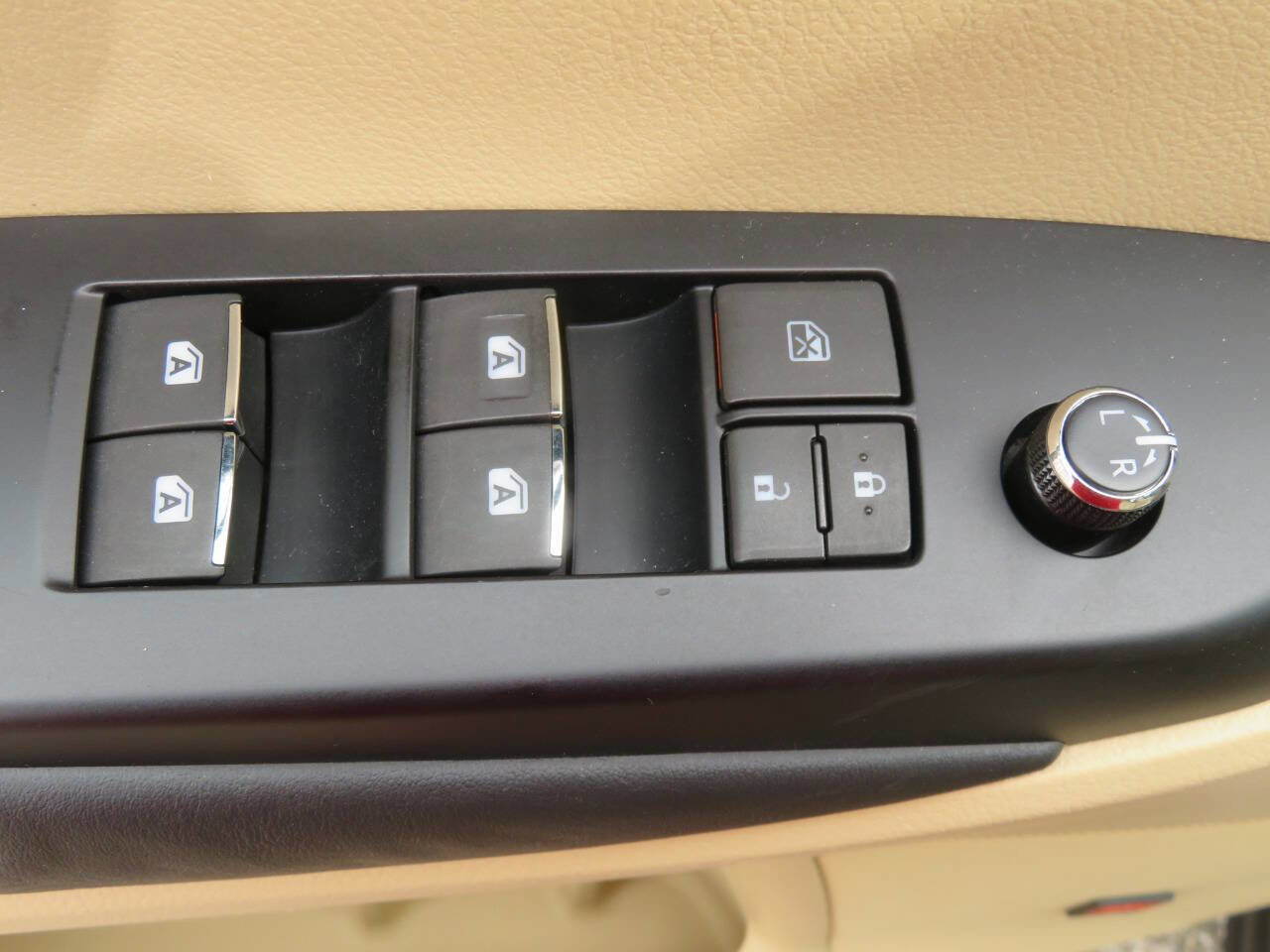 Used 2015 Toyota Highlander Limited image 18