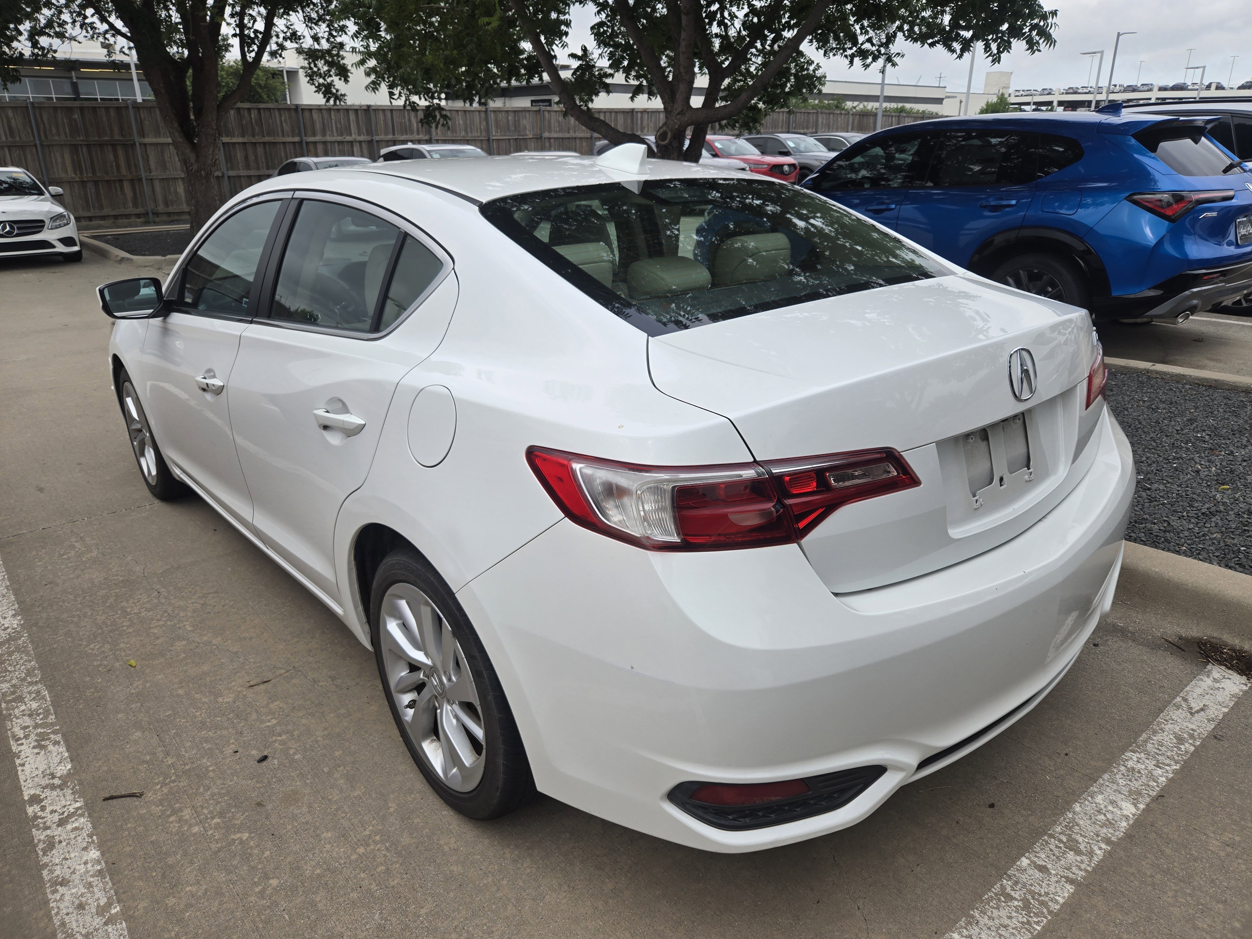 Used 2017 Acura ILX FWD image 4