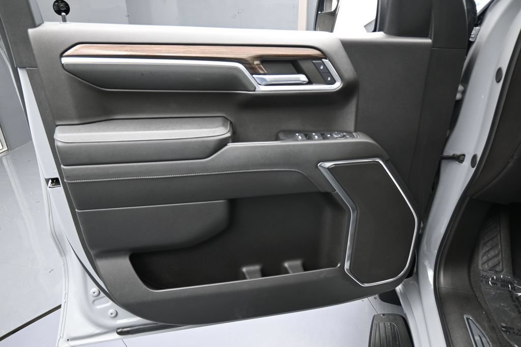Used 2024 Chevrolet Silverado 1500 LT RWD image 12