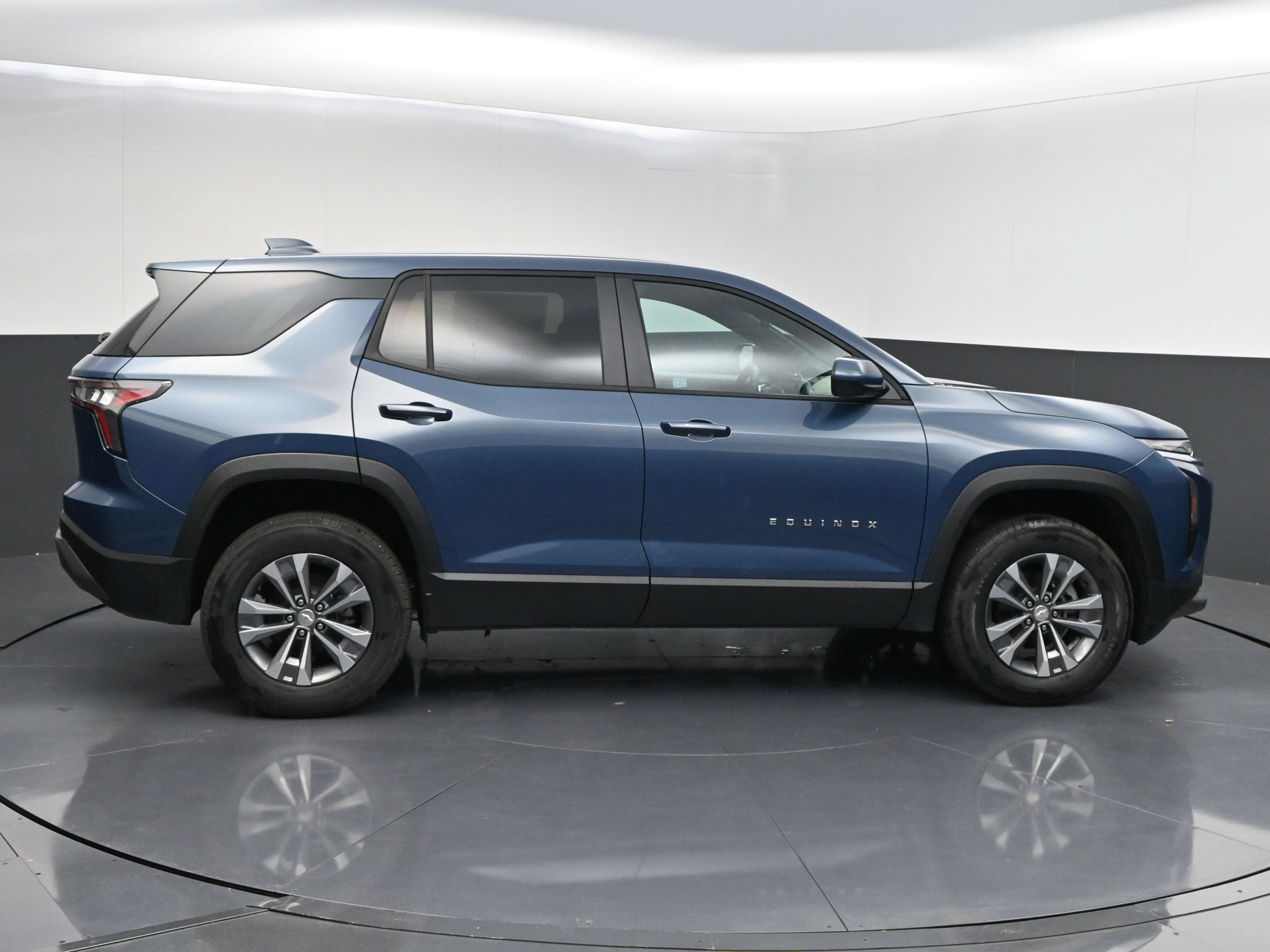 New 2027 Chevrolet Equinox LT FWD image 9