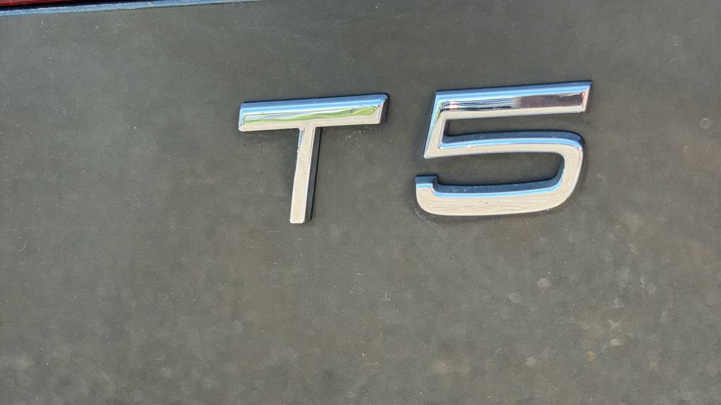 Used 2021 Volvo V60 T5 Momentum FWD image 27