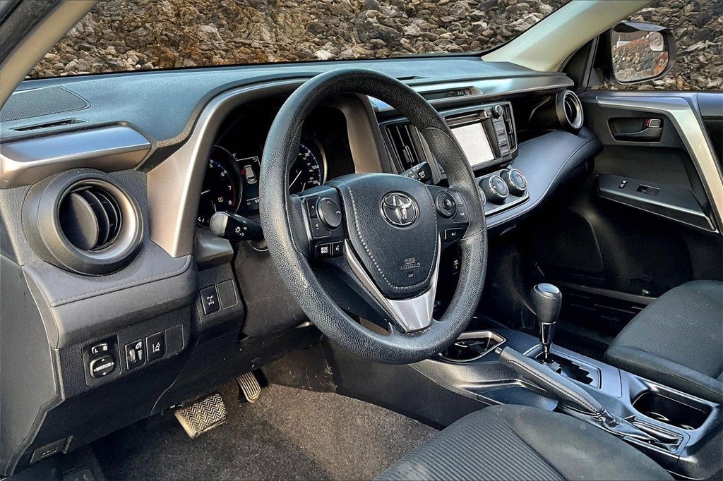Used 2018 Toyota RAV4 LE w/ Carpet Mat Package image 11