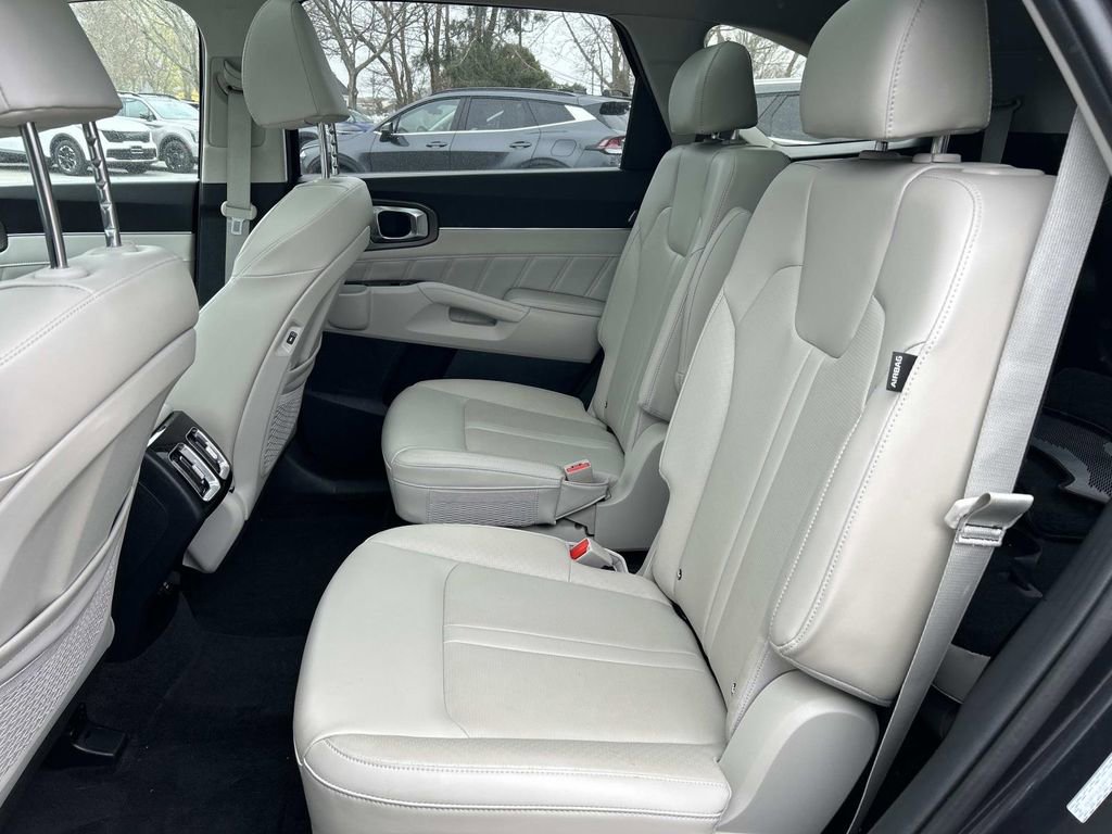 Certified 2025 Kia Sorento SX FWD image 10