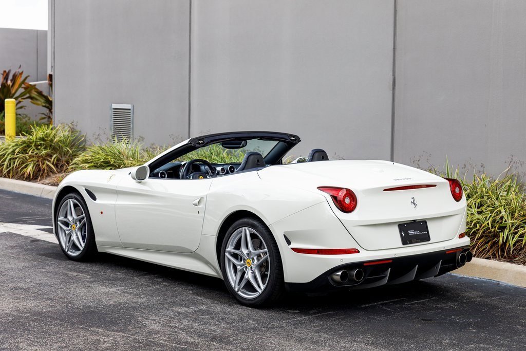 Used 2016 Ferrari California T image 3